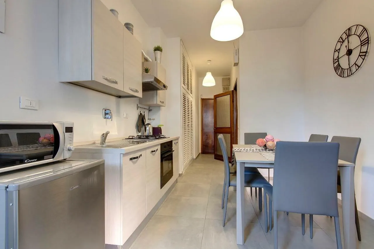 Lungarno Apartment By Mamo Florence Italy
