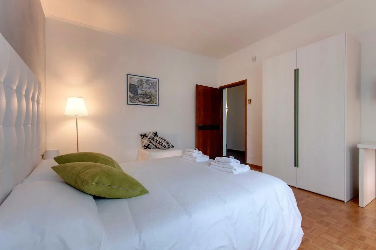 Lungarno Apartment By Mamo Florence