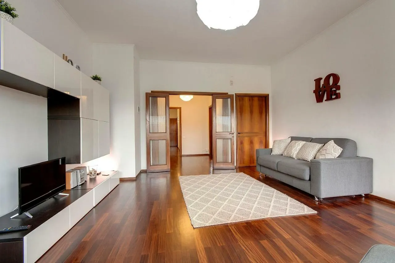 Lungarno Apartment By Mamo Florence