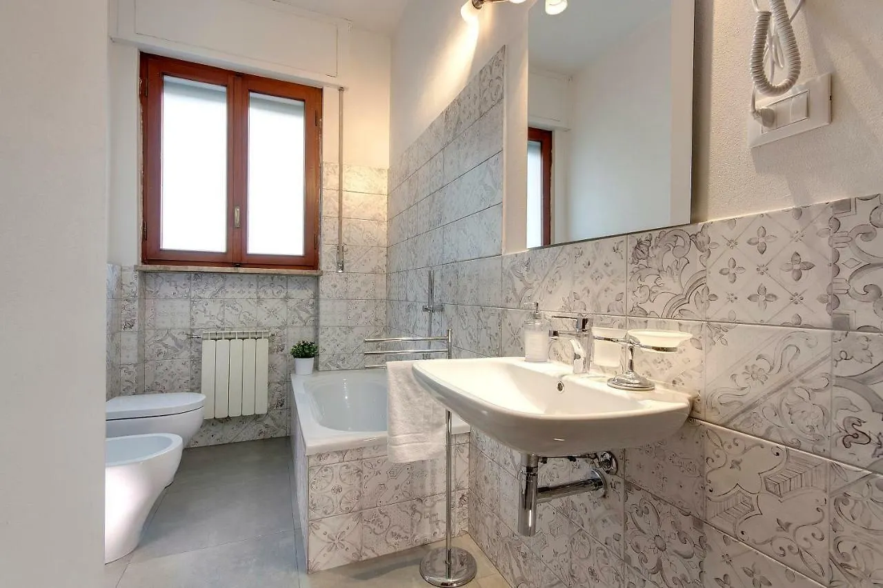 Lungarno Apartment By Mamo Florence Italy