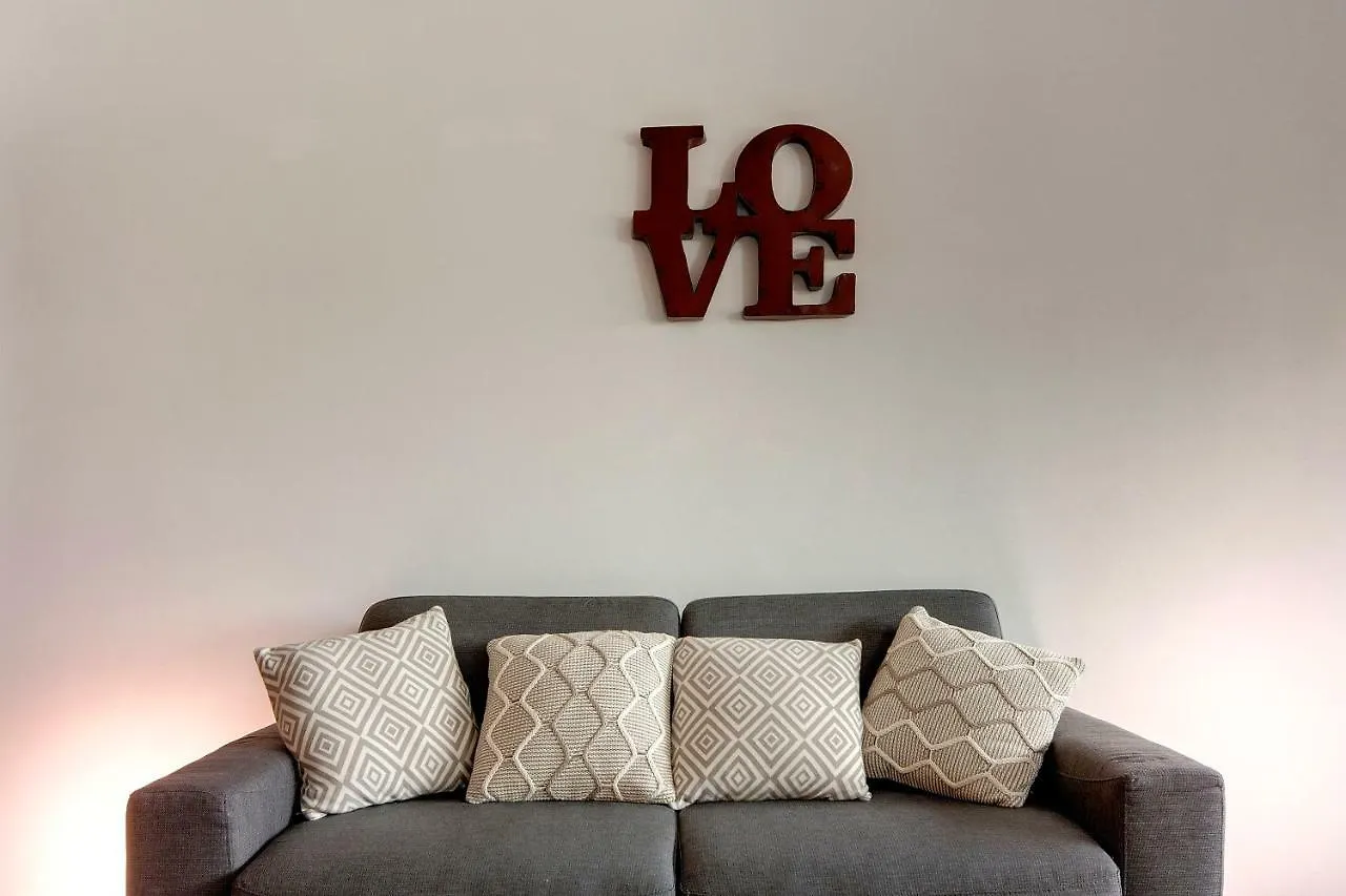 Lungarno Apartment By Mamo Florence